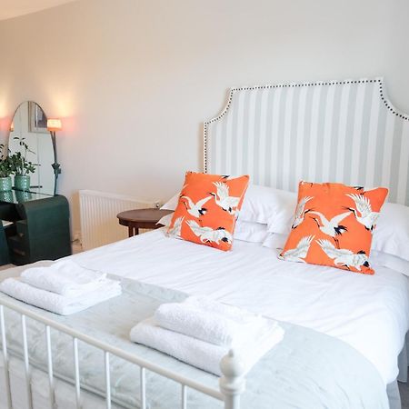 Southsea, Portsmouth - Two Bedroom Apartment - Newly Refurbished Throughout - Treetop Sea Views Extérieur photo