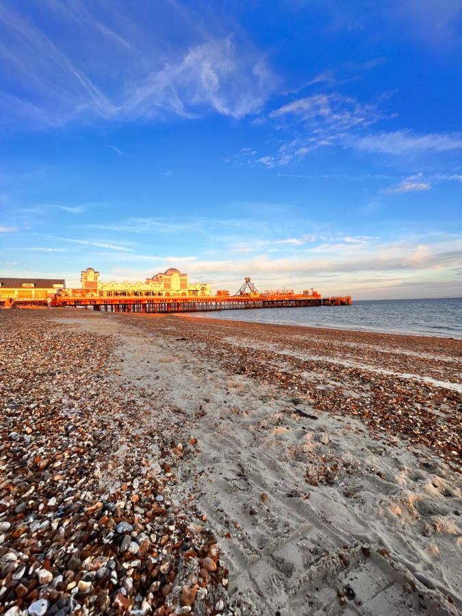 Southsea, Portsmouth - Two Bedroom Apartment - Newly Refurbished Throughout - Treetop Sea Views Extérieur photo