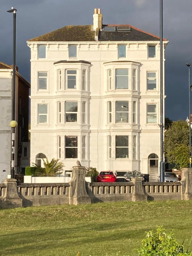 Southsea, Portsmouth - Two Bedroom Apartment - Newly Refurbished Throughout - Treetop Sea Views Extérieur photo