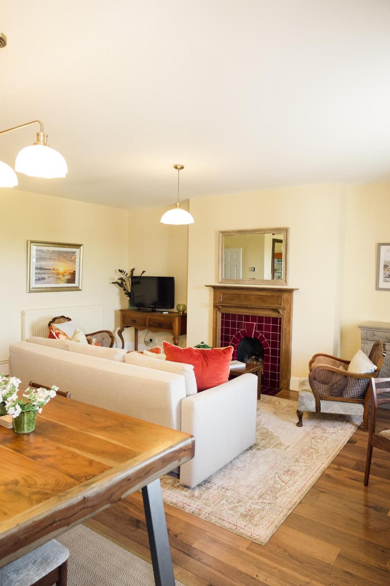 Southsea, Portsmouth - Two Bedroom Apartment - Newly Refurbished Throughout - Treetop Sea Views Extérieur photo