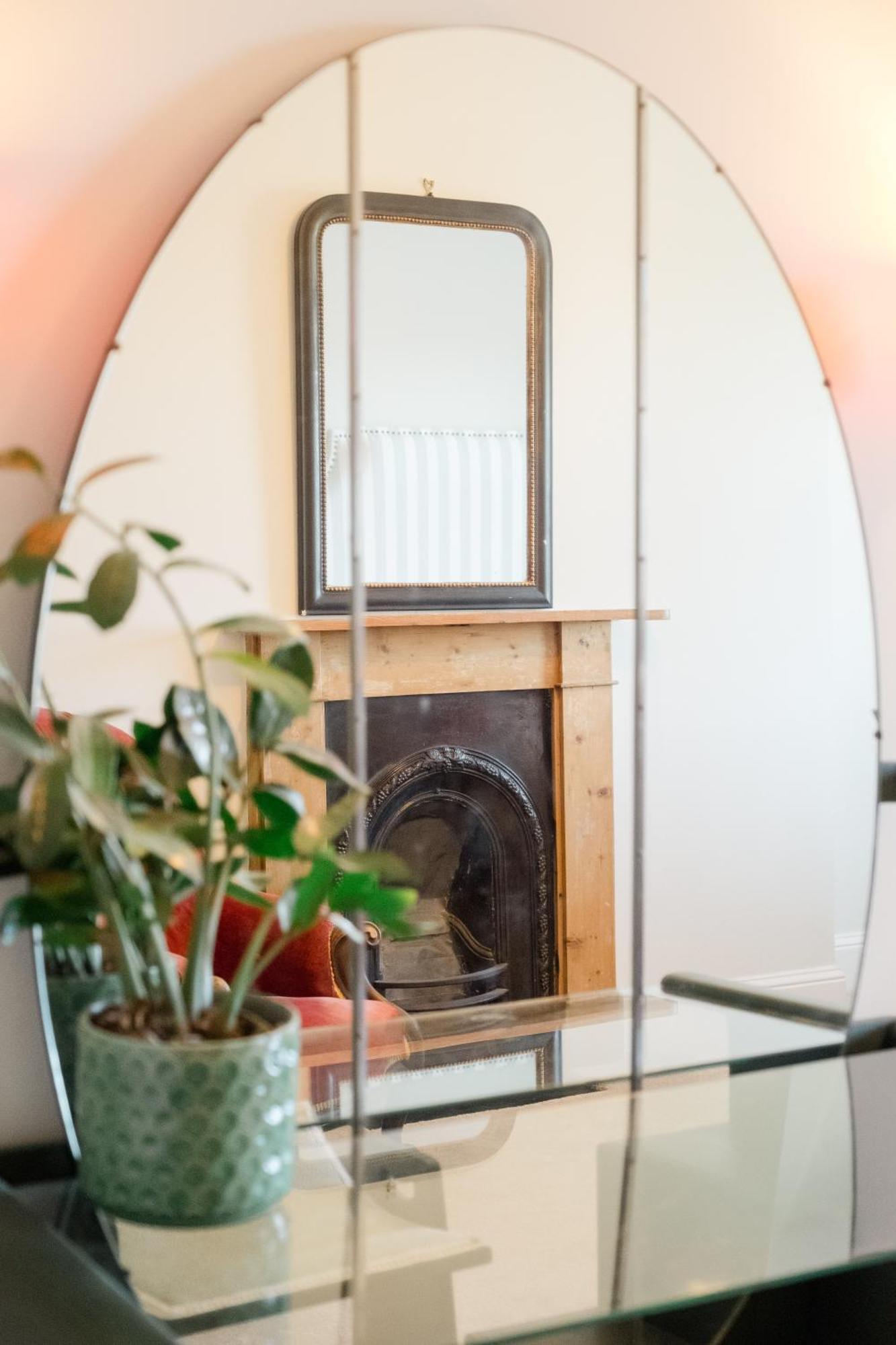 Southsea, Portsmouth - Two Bedroom Apartment - Newly Refurbished Throughout - Treetop Sea Views Extérieur photo